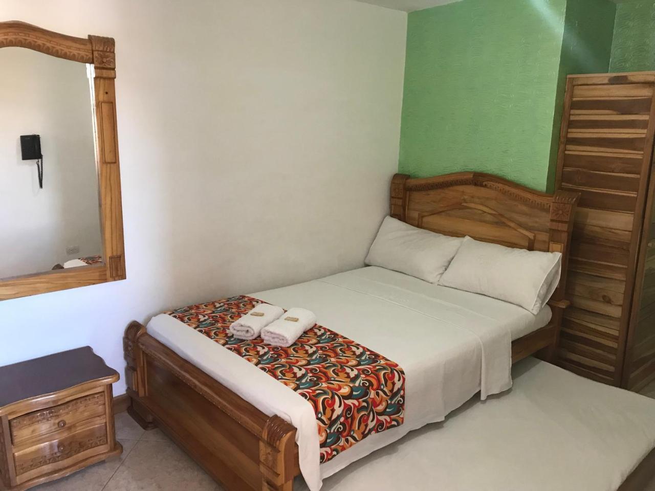 Hotel Las Guacamayas Guatapé エクステリア 写真