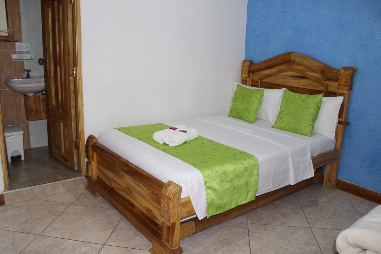 Hotel Las Guacamayas Guatapé エクステリア 写真