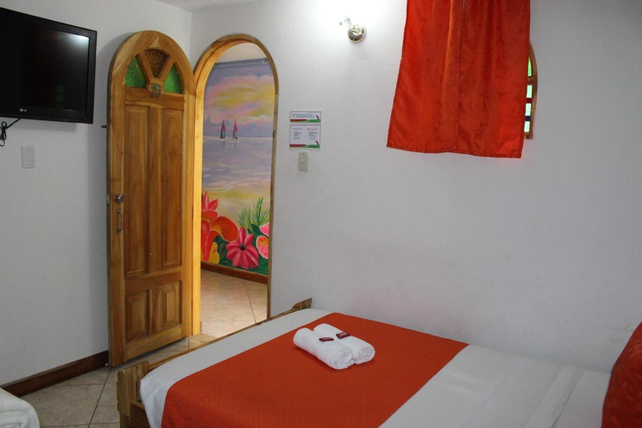 Hotel Las Guacamayas Guatapé エクステリア 写真